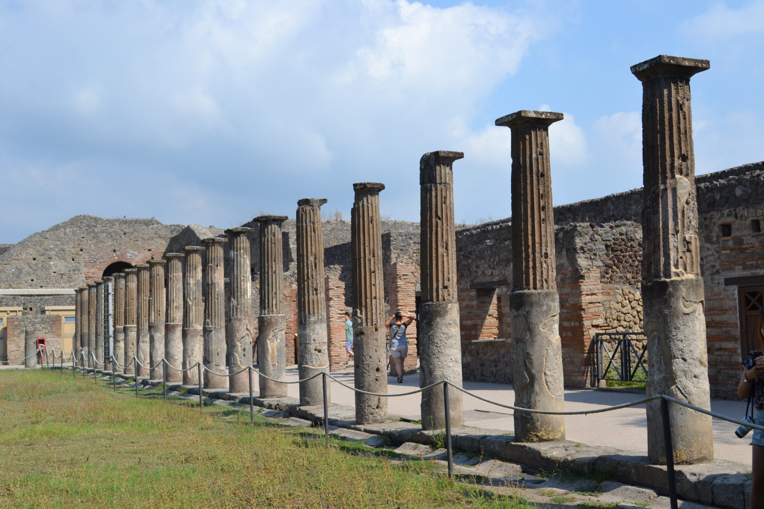 Step back in time with me to Pompeii — the ancient city frozen by the eruption of Mount Vesuvius. From haunting ruins to timeless mosaics, discover tips and highlights for visiting this incredible UNESCO World Heritage Site.
